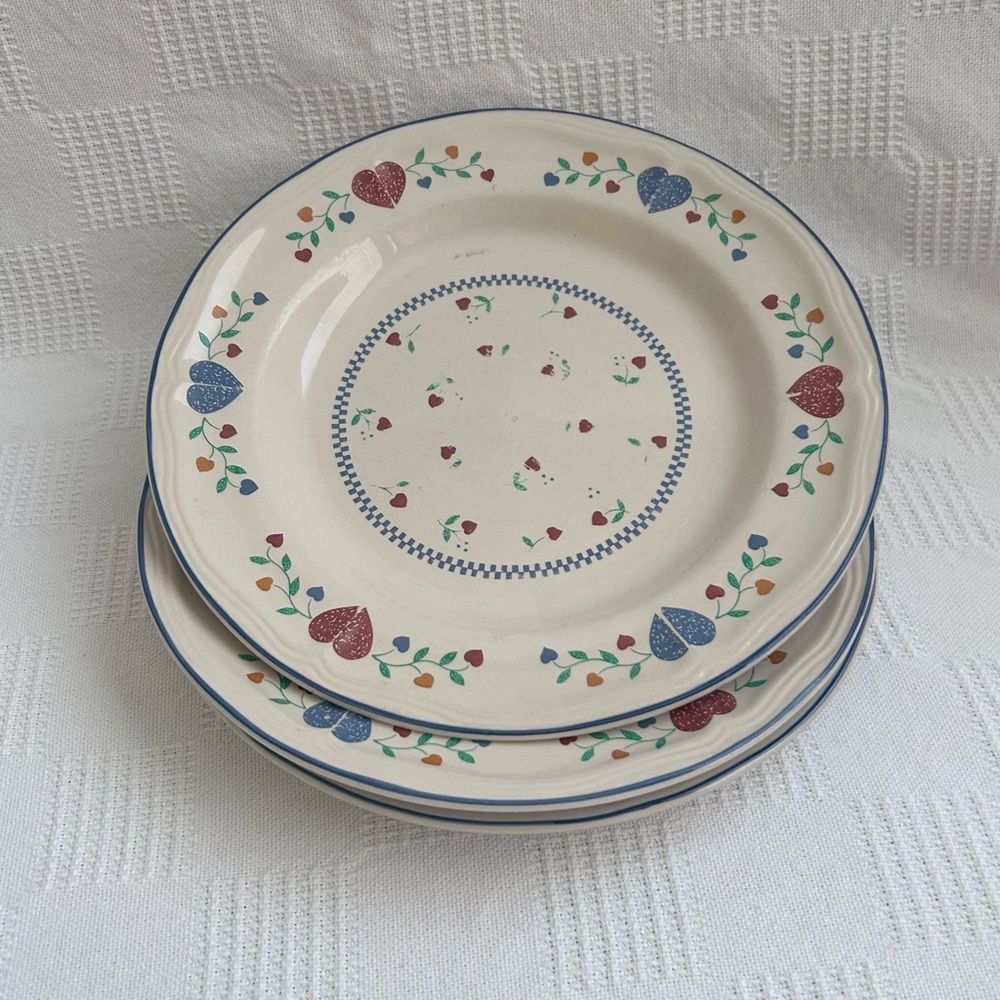 Set of 3 Newcor Legacy Hearts Stoneware Dinner Plates 10.5” Vintage
